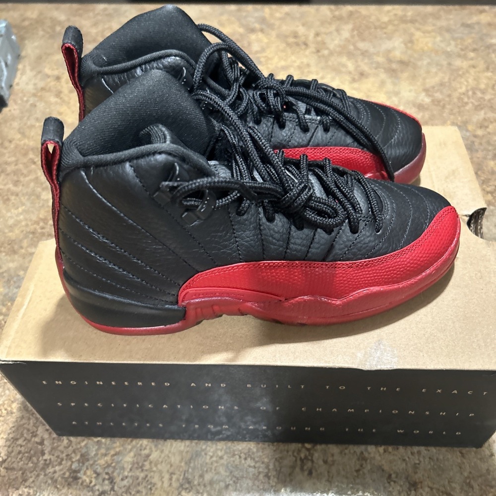 Jordan 12 Retro Flu Game Grade School Size 4y Boys Black/red - Picture 3 of 7